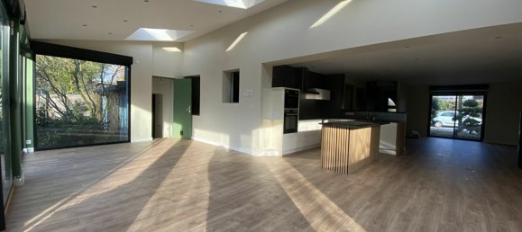 4 bedrooms House in Nord, France No. 306608 5