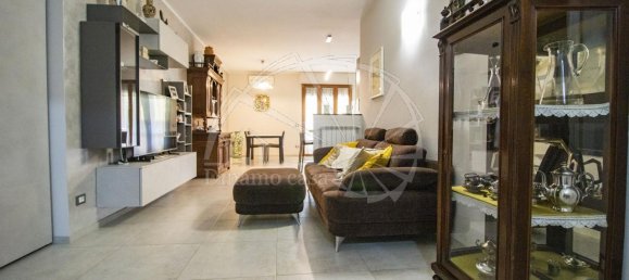 5 rooms Apartment in Prato, Italy No. 119690 3