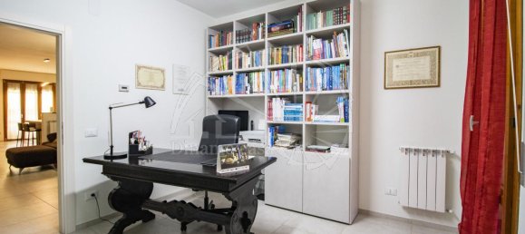 5 rooms Apartment in Prato, Italy No. 119690 13