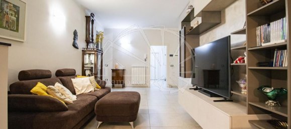 5 rooms Apartment in Prato, Italy No. 119690 19