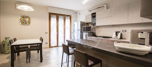5 rooms Apartment in Prato, Italy No. 119690 21