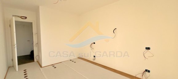 3 rooms Penthouse in Peschiera del Garda, Italy No. 23559 14