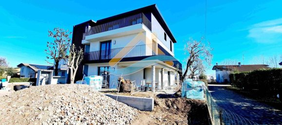 3 rooms Penthouse in Peschiera del Garda, Italy No. 23559 23