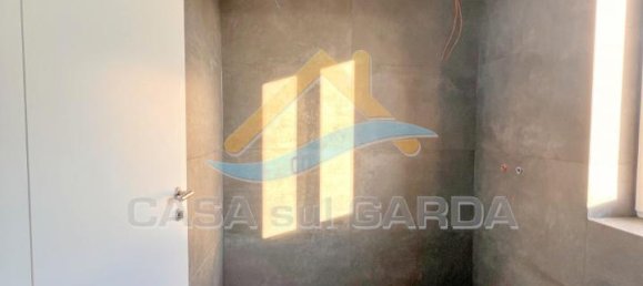 3 rooms Penthouse in Peschiera del Garda, Italy No. 23559 18