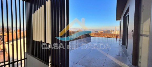 3 rooms Penthouse in Peschiera del Garda, Italy No. 23559 6