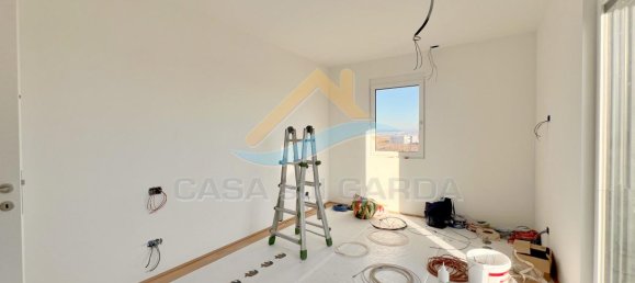 3 rooms Penthouse in Peschiera del Garda, Italy No. 23559 16