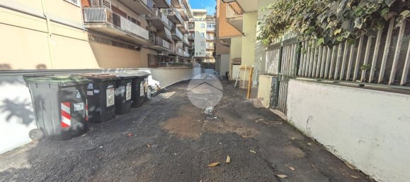 1-salle Garage à Ciampino, Italy No. 15530 6