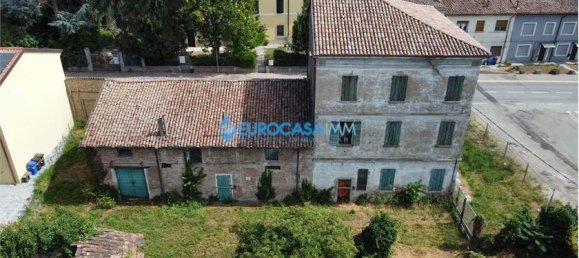 12 rooms House in Novi di Modena, Italy No. 61270 4