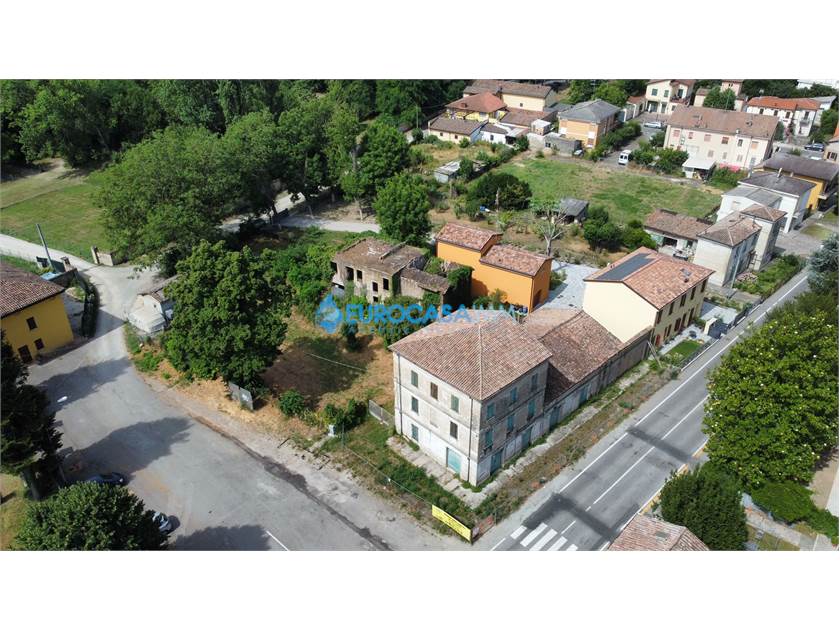 12 rooms House in Novi di Modena, Italy No. 61270