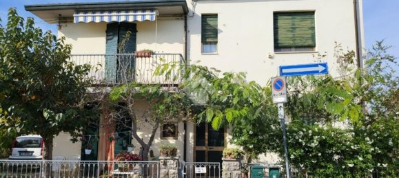 4 rooms House in Russi, Italy No. 97879 9