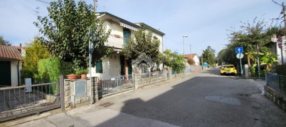 4 rooms House in Russi, Italy No. 97879 2