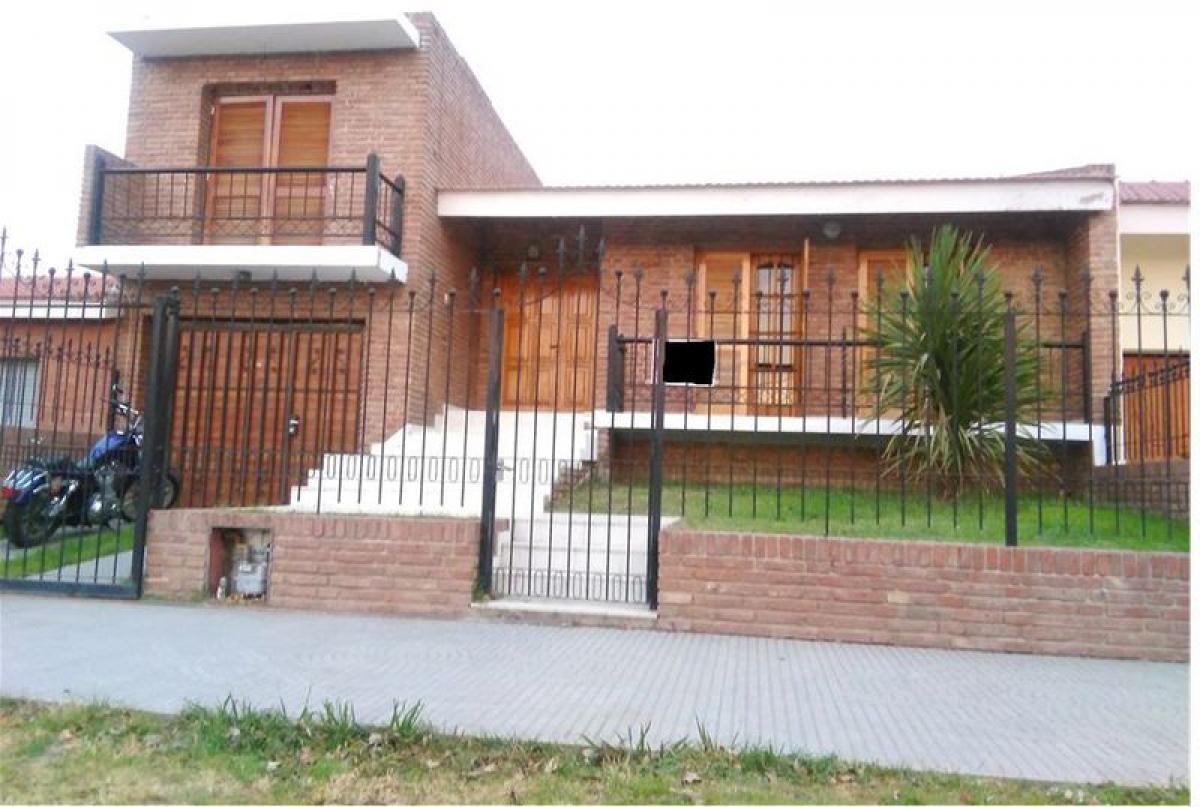 3 bedrooms House in Cordoba, Argentina No. 16394