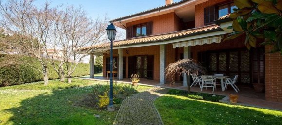 5 bedrooms Villa in Rivoli, Italy No. 334972 4