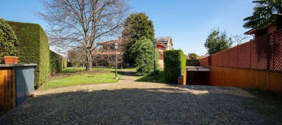 5 bedrooms Villa in Rivoli, Italy No. 334972 11