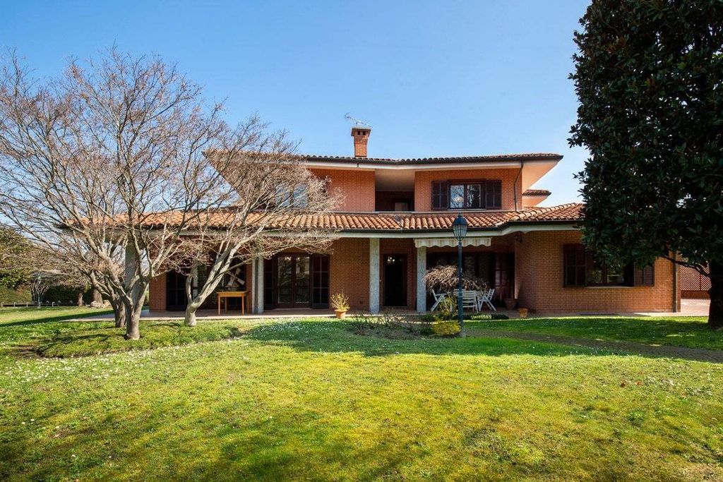 5 bedrooms Villa in Rivoli, Italy No. 334972