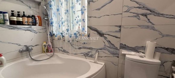 2 bedrooms Penthouse in Fgura, Malta No. 8219 7