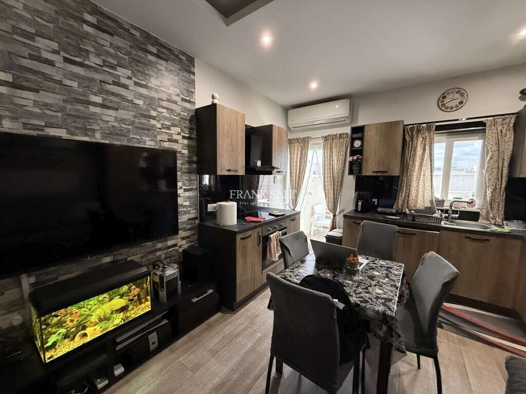 2 bedrooms Penthouse in Fgura, Malta No. 8219