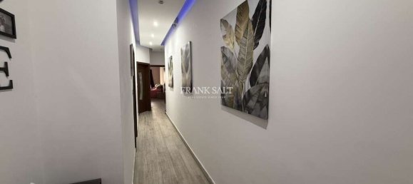 2 bedrooms Penthouse in Fgura, Malta No. 8219 9