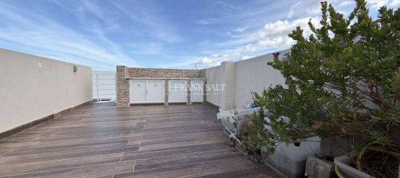 2 bedrooms Penthouse in Fgura, Malta No. 8219 10