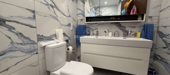 2 bedrooms Penthouse in Fgura, Malta No. 8219 6