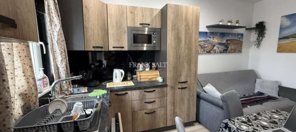 2 bedrooms Penthouse in Fgura, Malta No. 8219 2