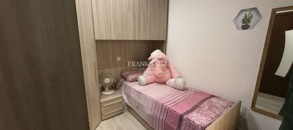 2 bedrooms Penthouse in Fgura, Malta No. 8219 3