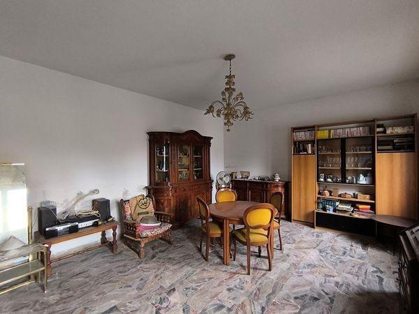 6 rooms House in San Giuliano Terme, Italy No. 235898