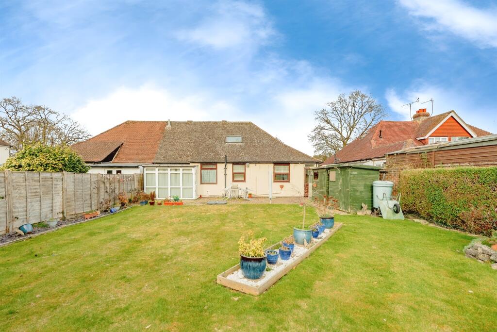 2 bedrooms Bungalow in Crawley, United Kingdom No. 6263