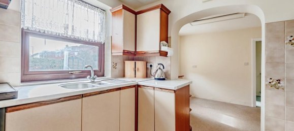 2 bedrooms Bungalow in Crawley, United Kingdom No. 6263 7