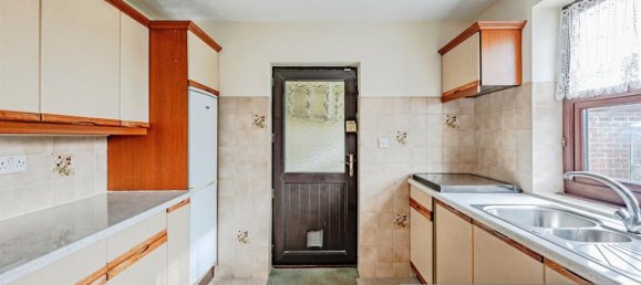 2 bedrooms Bungalow in Crawley, United Kingdom No. 6263 6