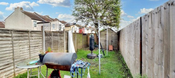 3 bedrooms Commercial property in Dartford, United Kingdom No. 4941 23