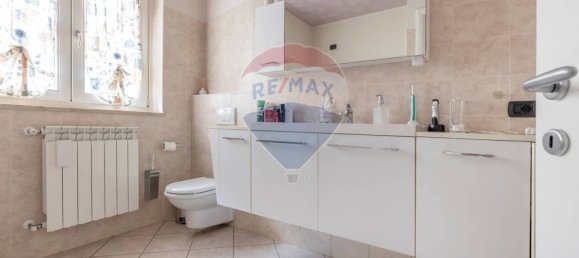 Apartamento de 2 dormitorios en Cardano al Campo, Italy No. 341521 18