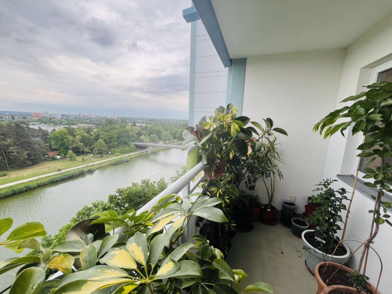 Apartamento de 4 habitaciónes en Erlangen, Germany No. 240151