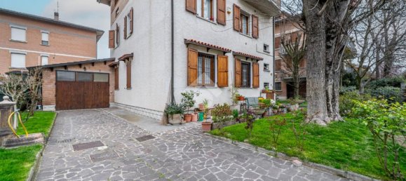 5 bedrooms Villa in Reggio Emilia, Italy No. 54645 2