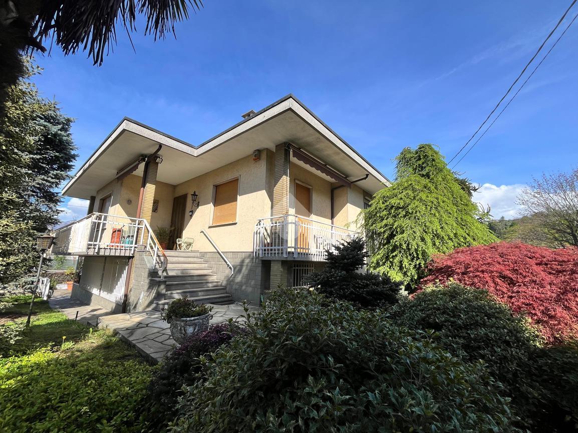 8 rooms Villa in Castellamonte, Italy No. 136061