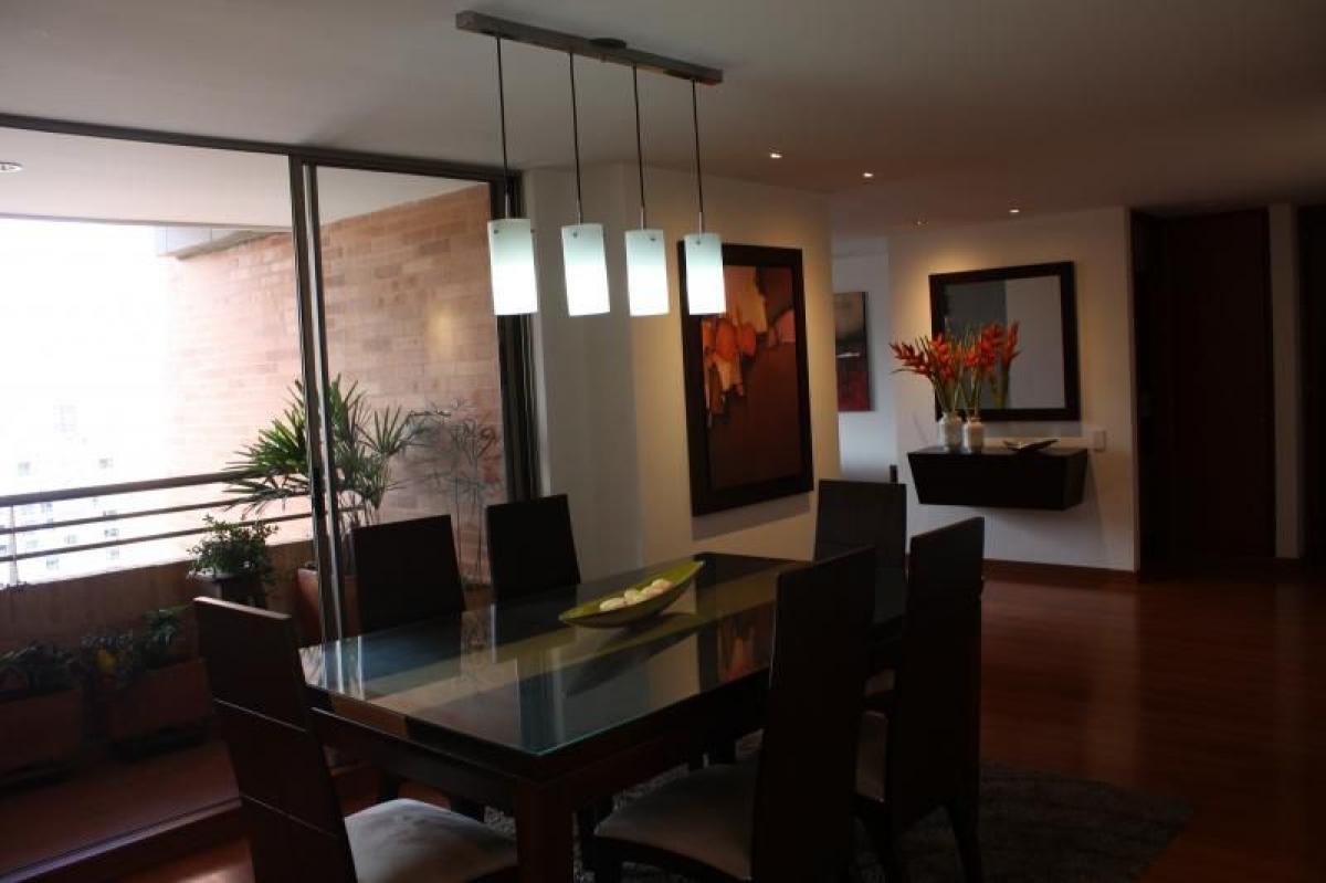 Casa de 3 dormitorios en Bogotá, Colombia No. 13623