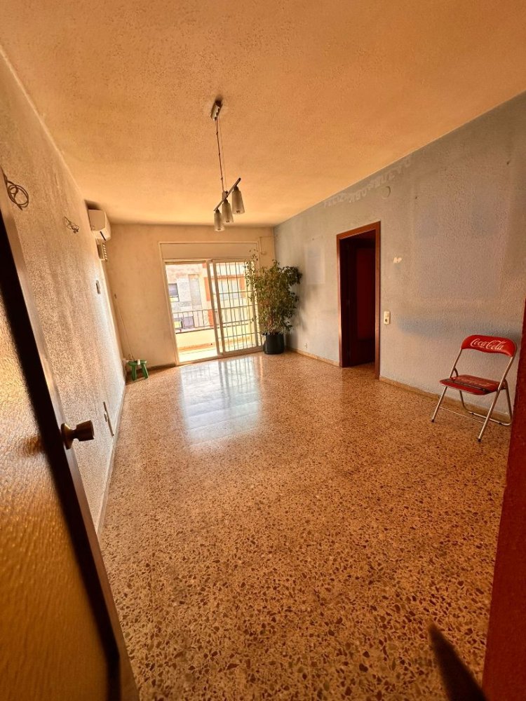 4 bedrooms Apartment in Sabadell, Spain No. 270270