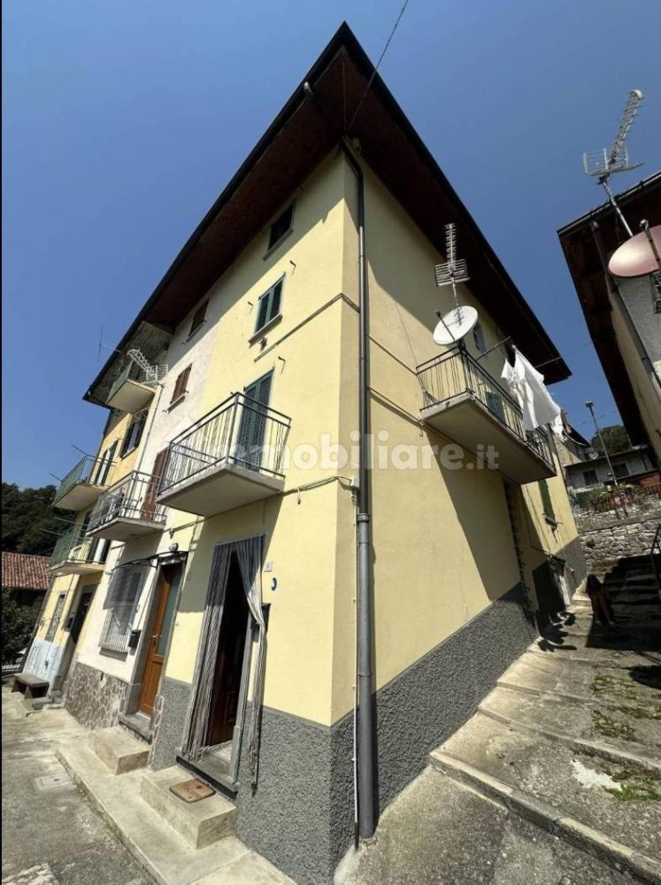 4 bedrooms House in San Giovanni Bianco, Italy No. 366036