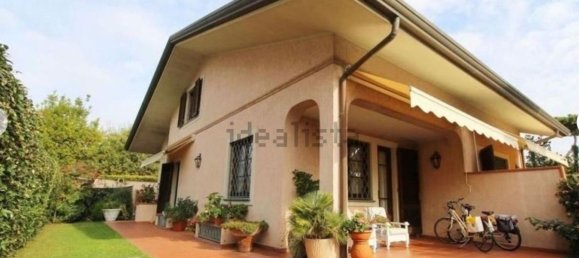 5 bedrooms Villa in Forte dei Marmi, Italy No. 192208 2