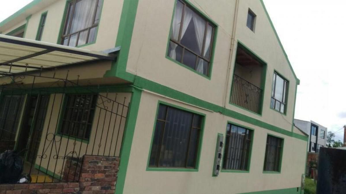 7 bedrooms House in Cundinamarca, Colombia No. 8402