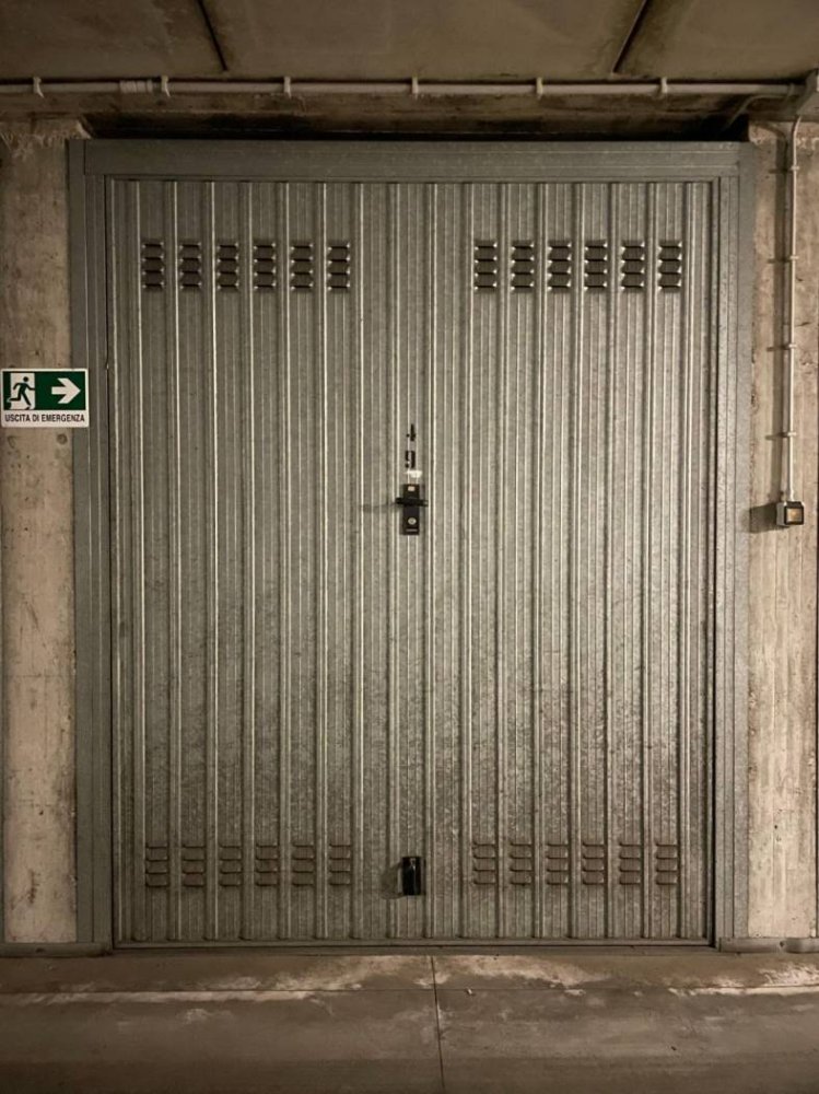 13m² Garage in Turin, Italy No. 305794