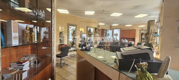 1-salle Propriété commerciale à Capiago Intimiano, Italy No. 323744 6