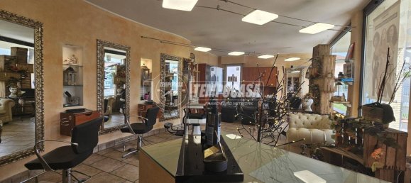 1-salle Propriété commerciale à Capiago Intimiano, Italy No. 323744 5