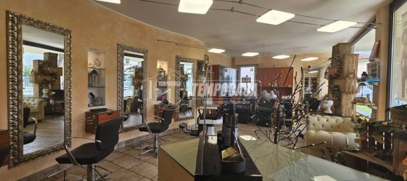 1-salle Propriété commerciale à Capiago Intimiano, Italy No. 323744 8