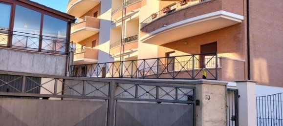 4 bedrooms Apartment in Teramo, Italy No. 358245 2