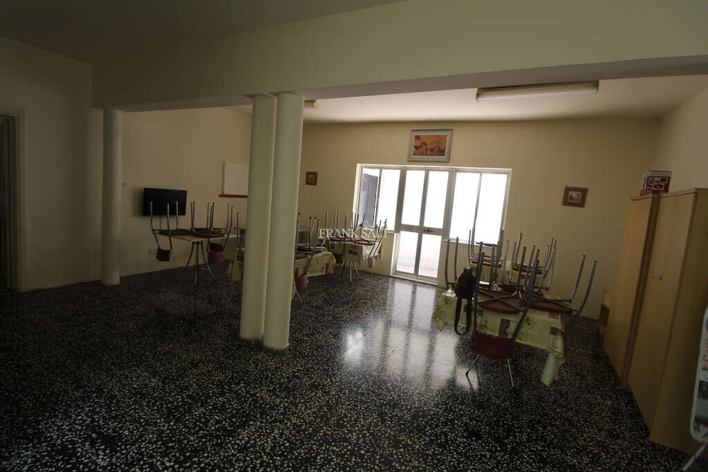 Villa de 9 dormitorios en Mosta, Malta No. 11272