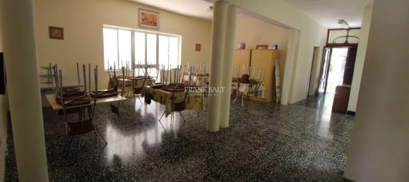 Villa de 9 dormitorios en Mosta, Malta No. 11272 2