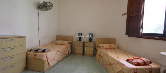 Villa de 9 dormitorios en Mosta, Malta No. 11272 11