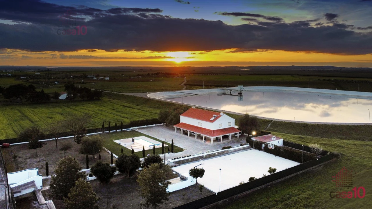 Дом с 5 спальнями в Бежа, Португалия № 143903