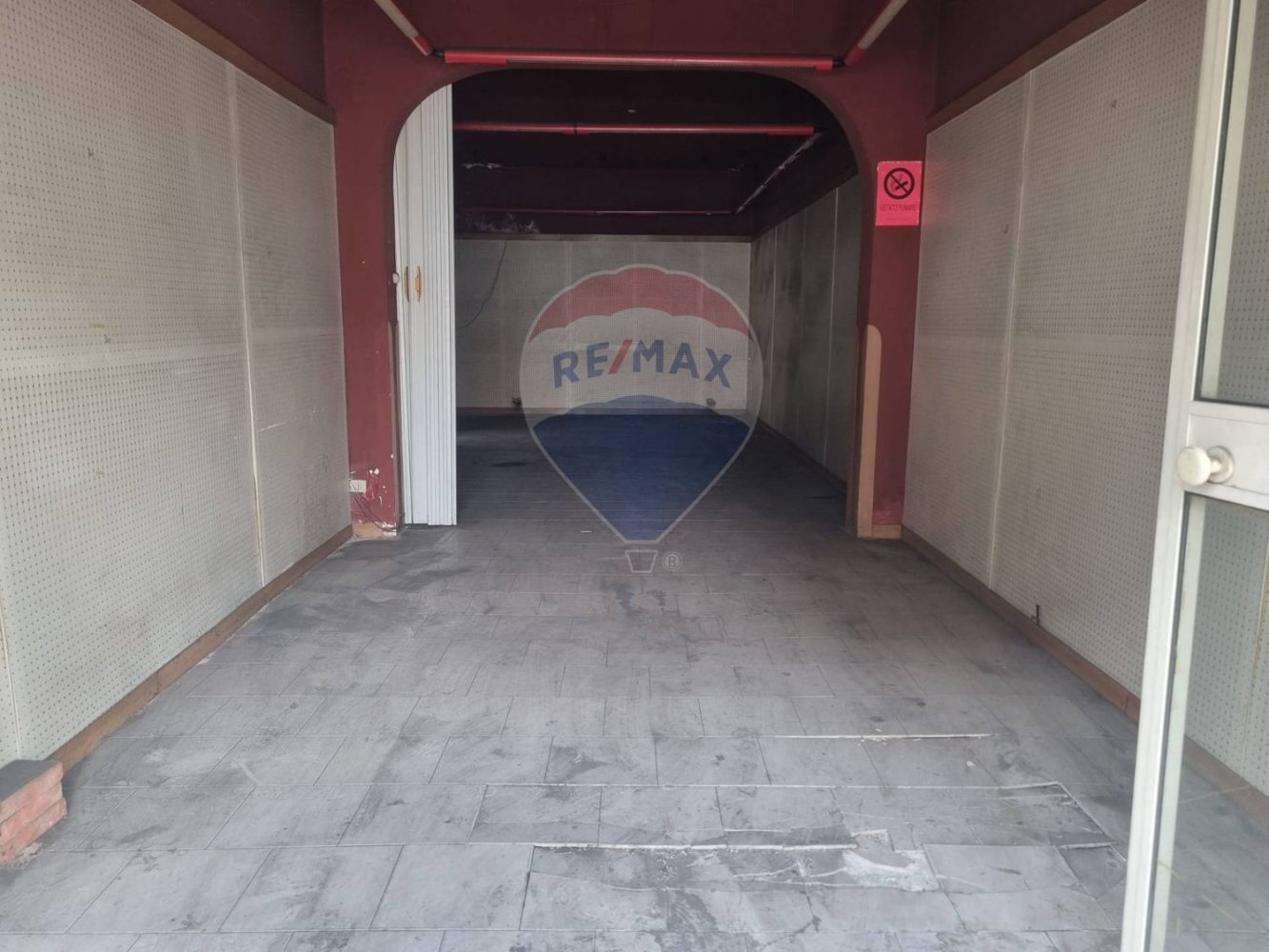  عقار تجاري في Catania, Italy 45متر مربع رقم 393903